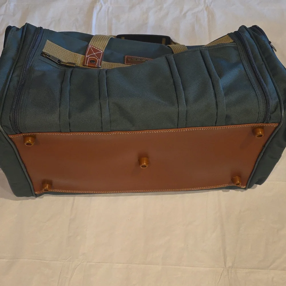 Lira By Ascot Large Travel Duffel Bag Green Tan‎ 23x10x12